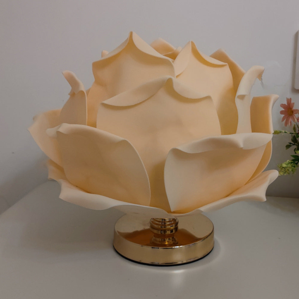 Rose Flower Bedside Lamp – Romantic Atmosphere